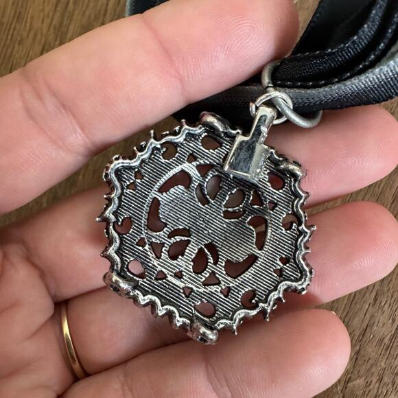 Velvet Ribbon with oversized Silver Tone Medallion pendant necklace 18-21 inches - Picture 3 of 5